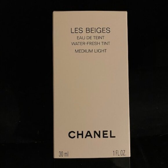 Chanel Les Beiges Eau de Teint- Water Fresh Tint 30ml #820 Medium Light - Picture 1 of 2